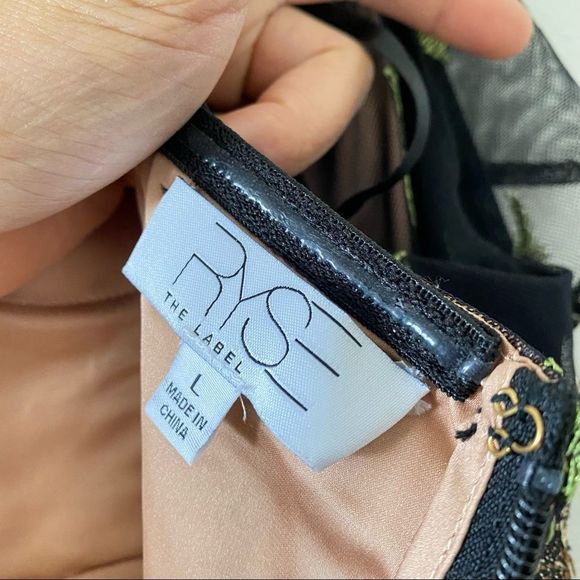 NWOT Ryse The Label Makayla Black Floral Embroidered Off-the-Shoulder Dress - Picture 6 of 7